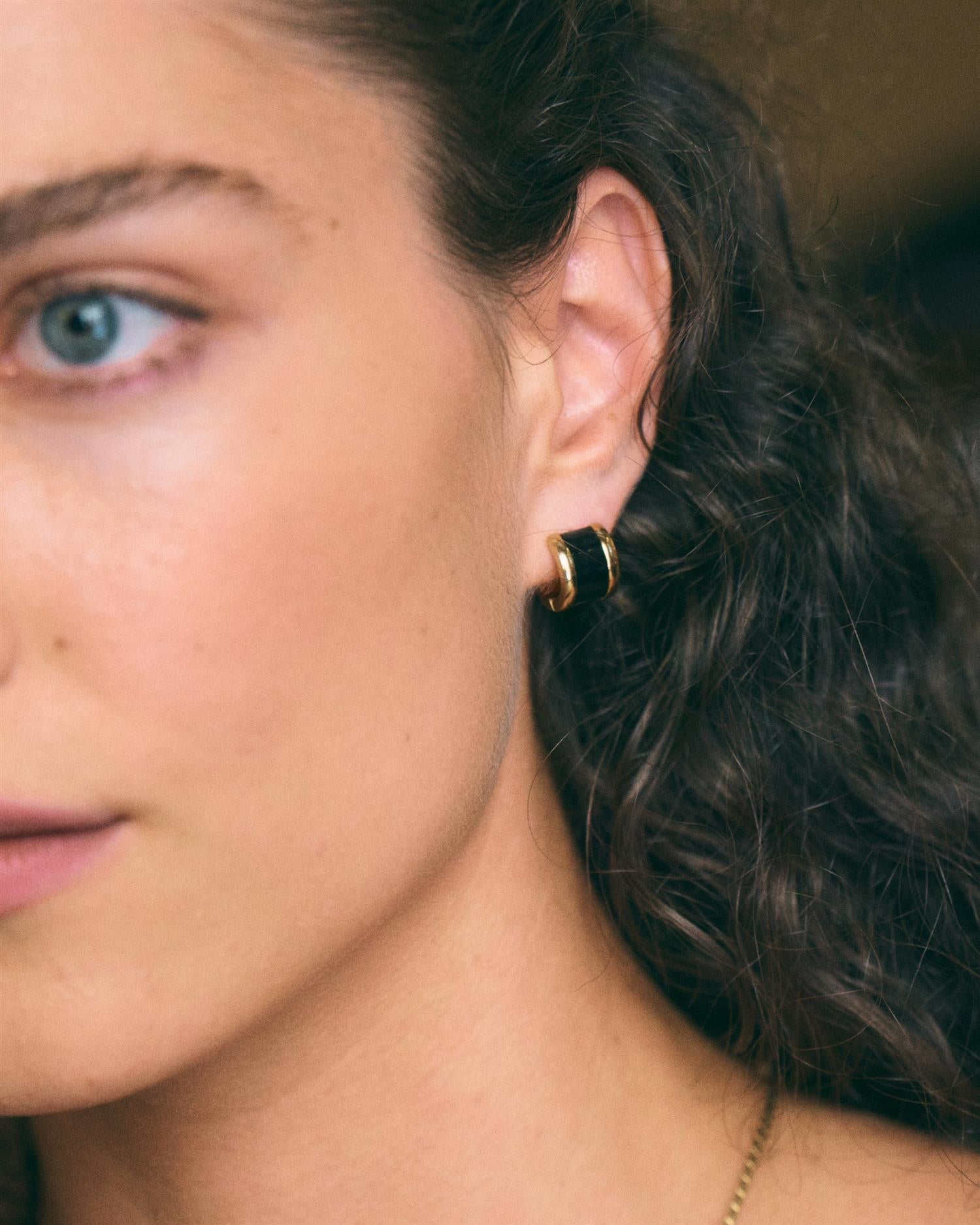 Frame enamel hoops black gold