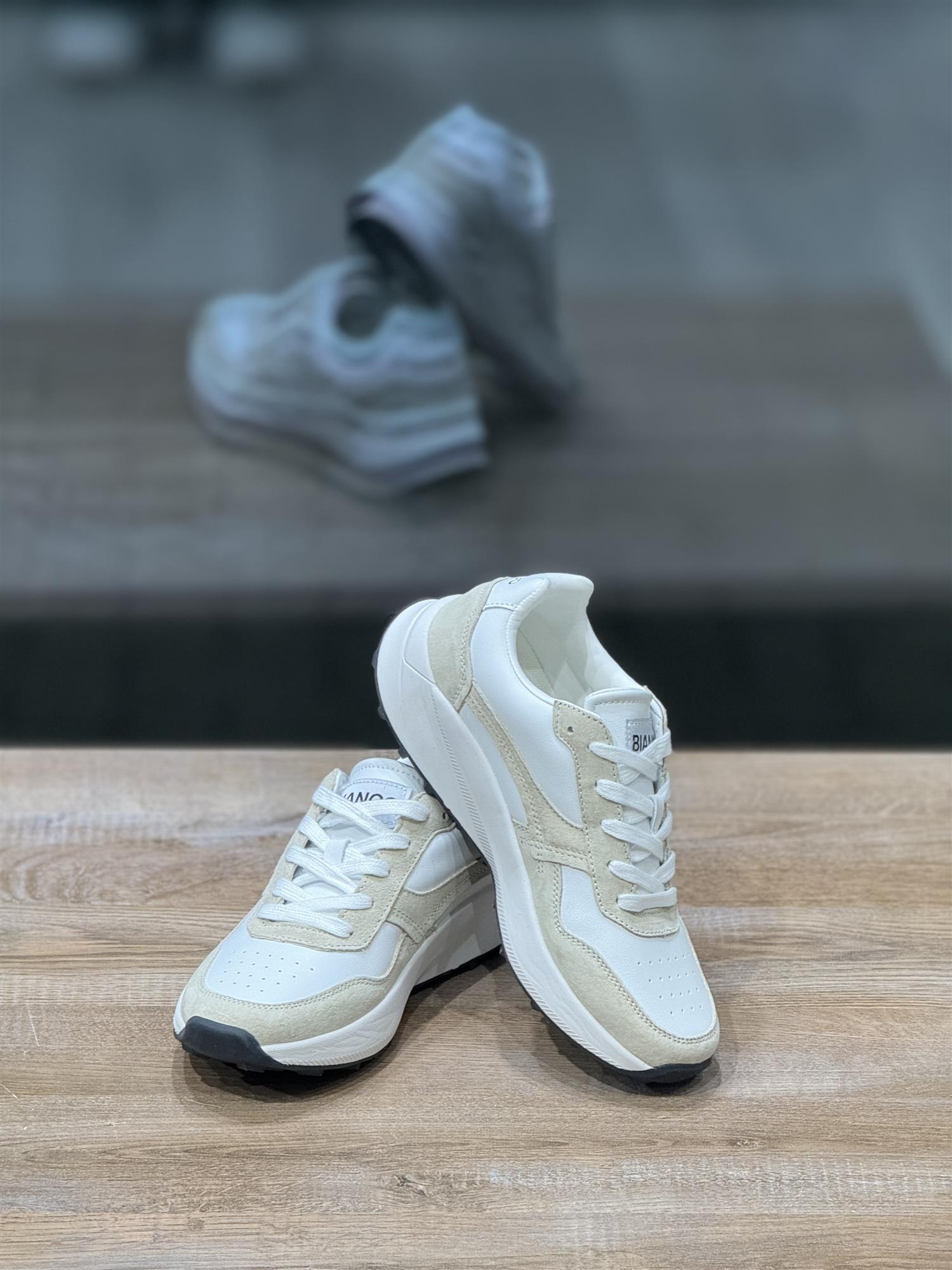Lucy sneaker