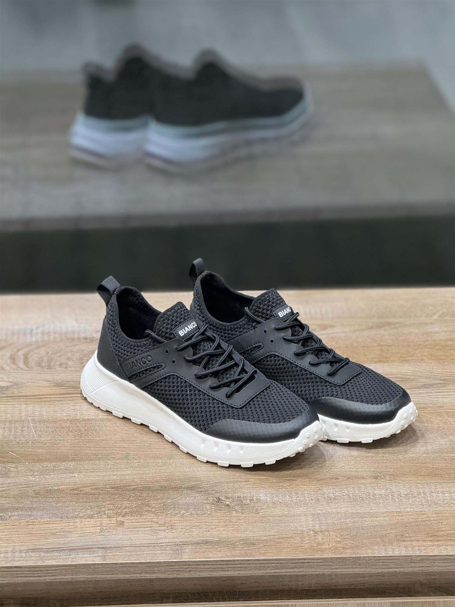 Lauren laceup sneaker flyknit