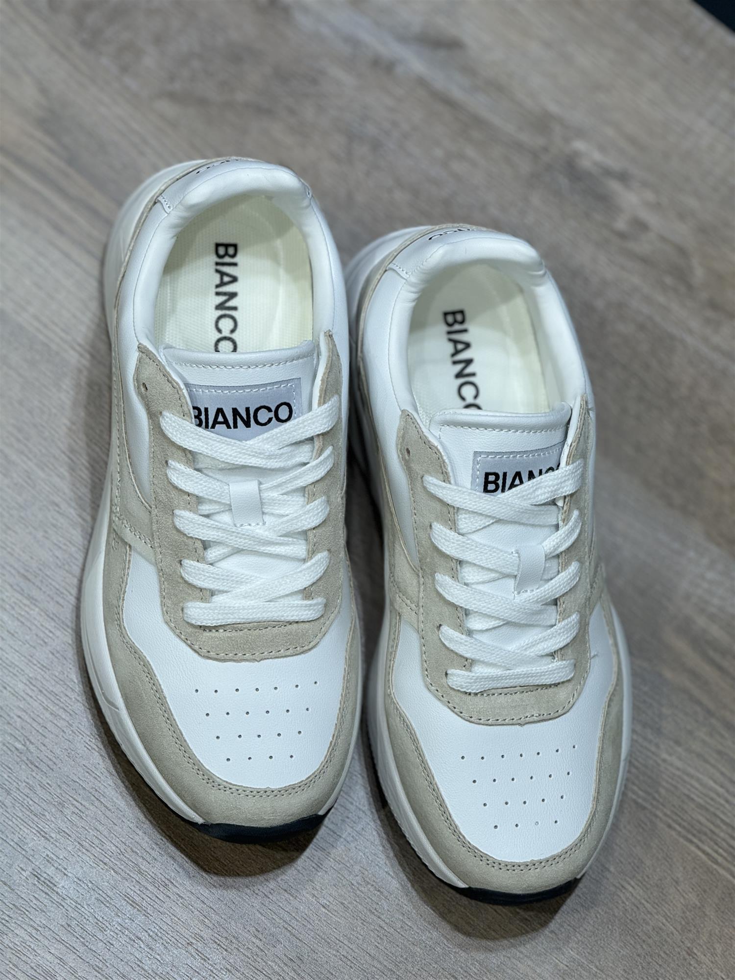 Lucy sneaker
