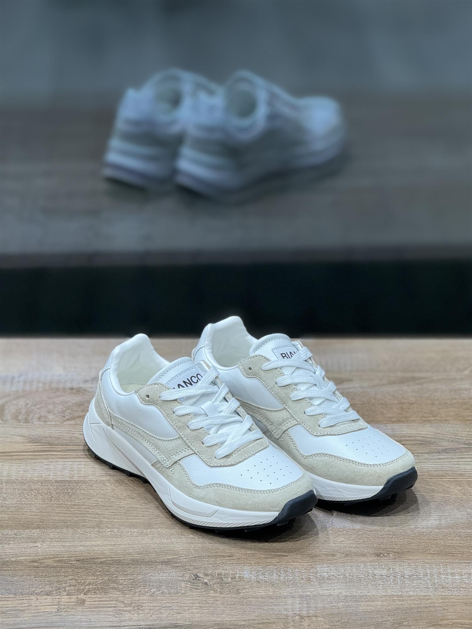 Lucy sneaker