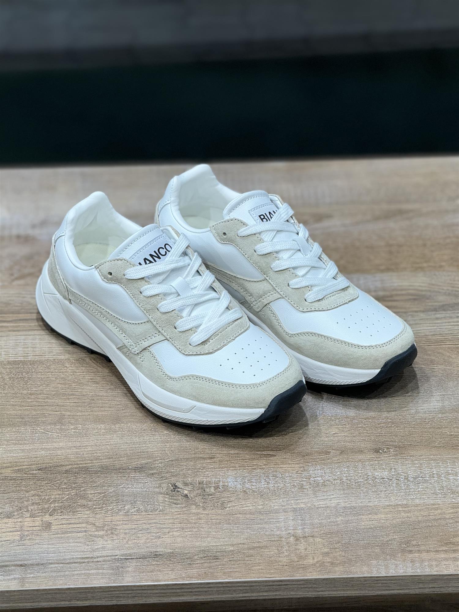 Lucy sneaker