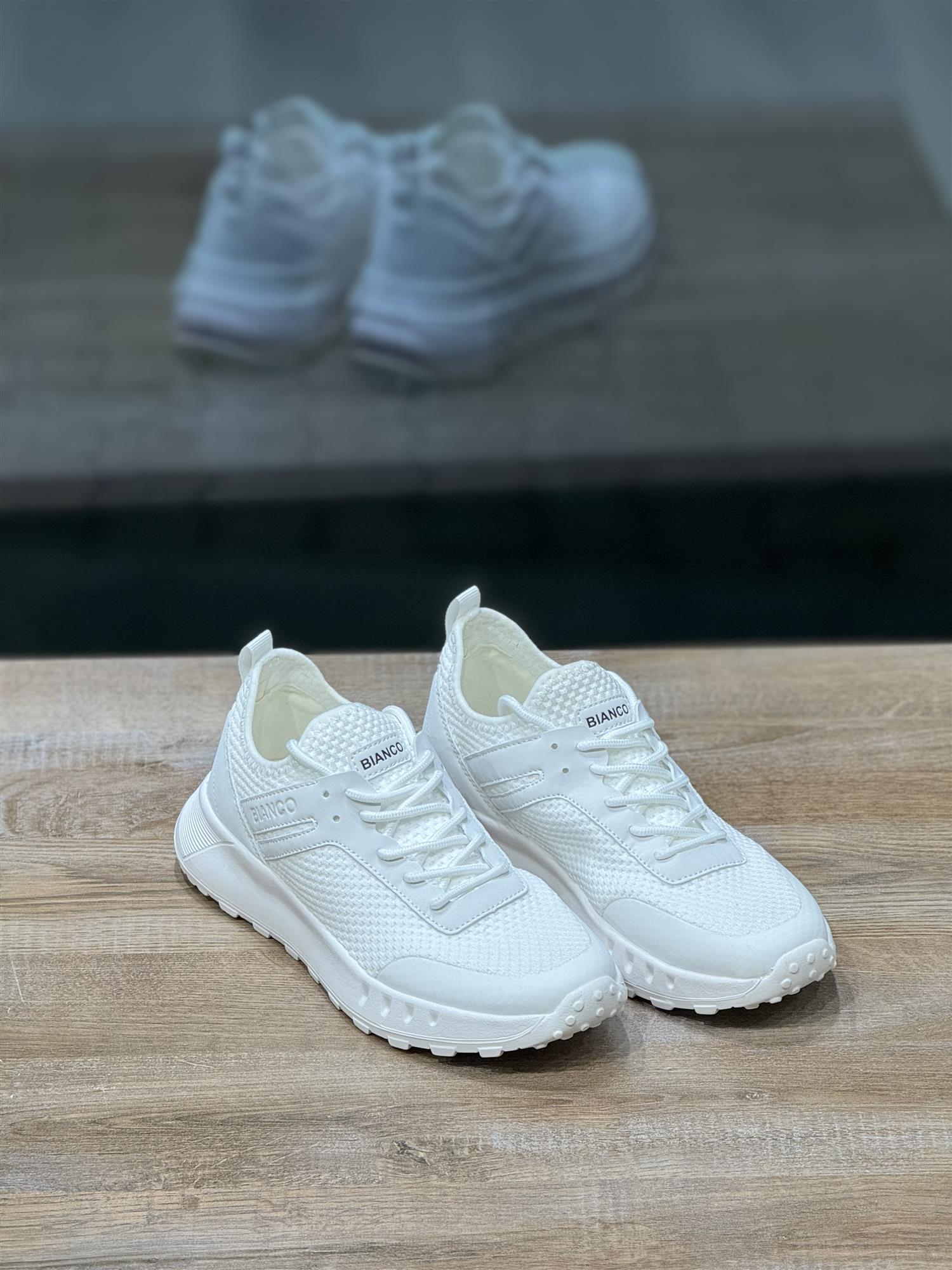 Lauren laceup sneaker flyknit