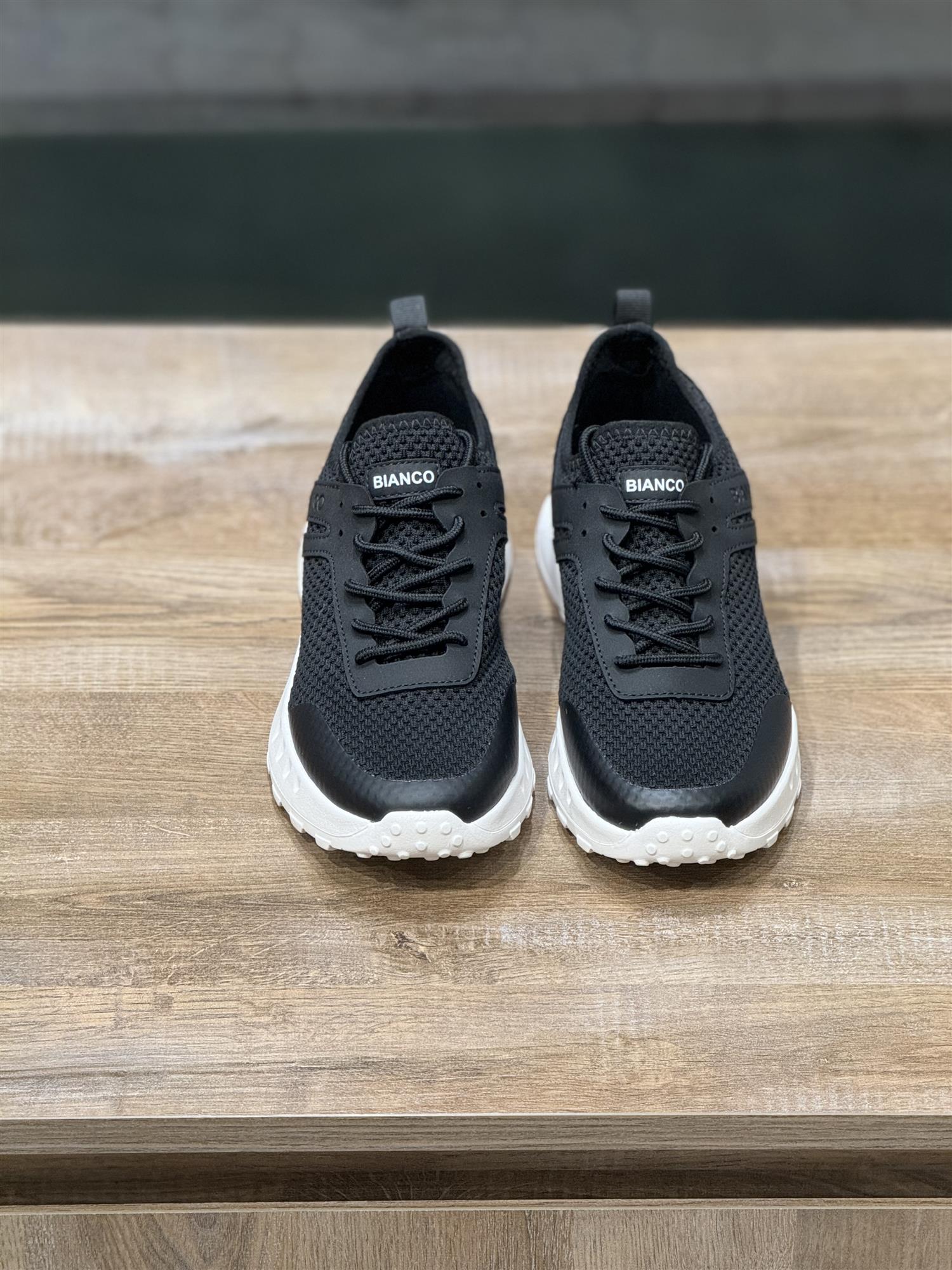 Lauren laceup sneaker flyknit