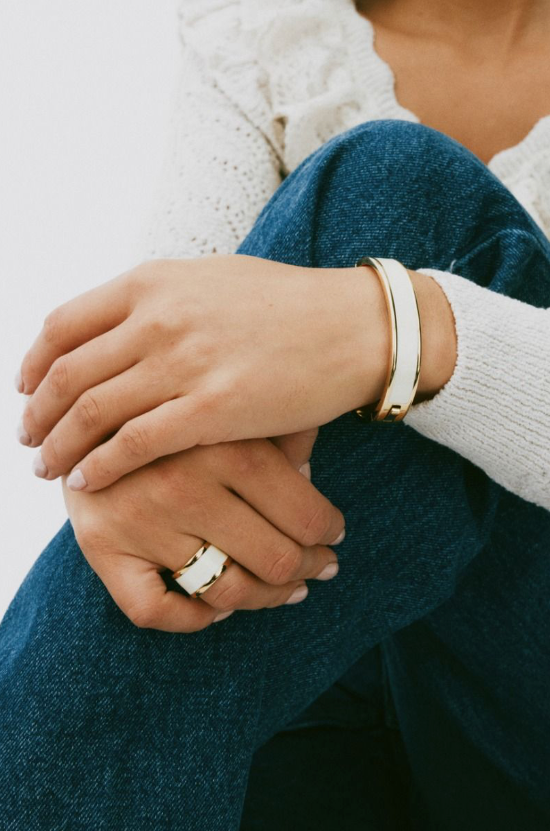 Frame enamel bangle offwhite gold