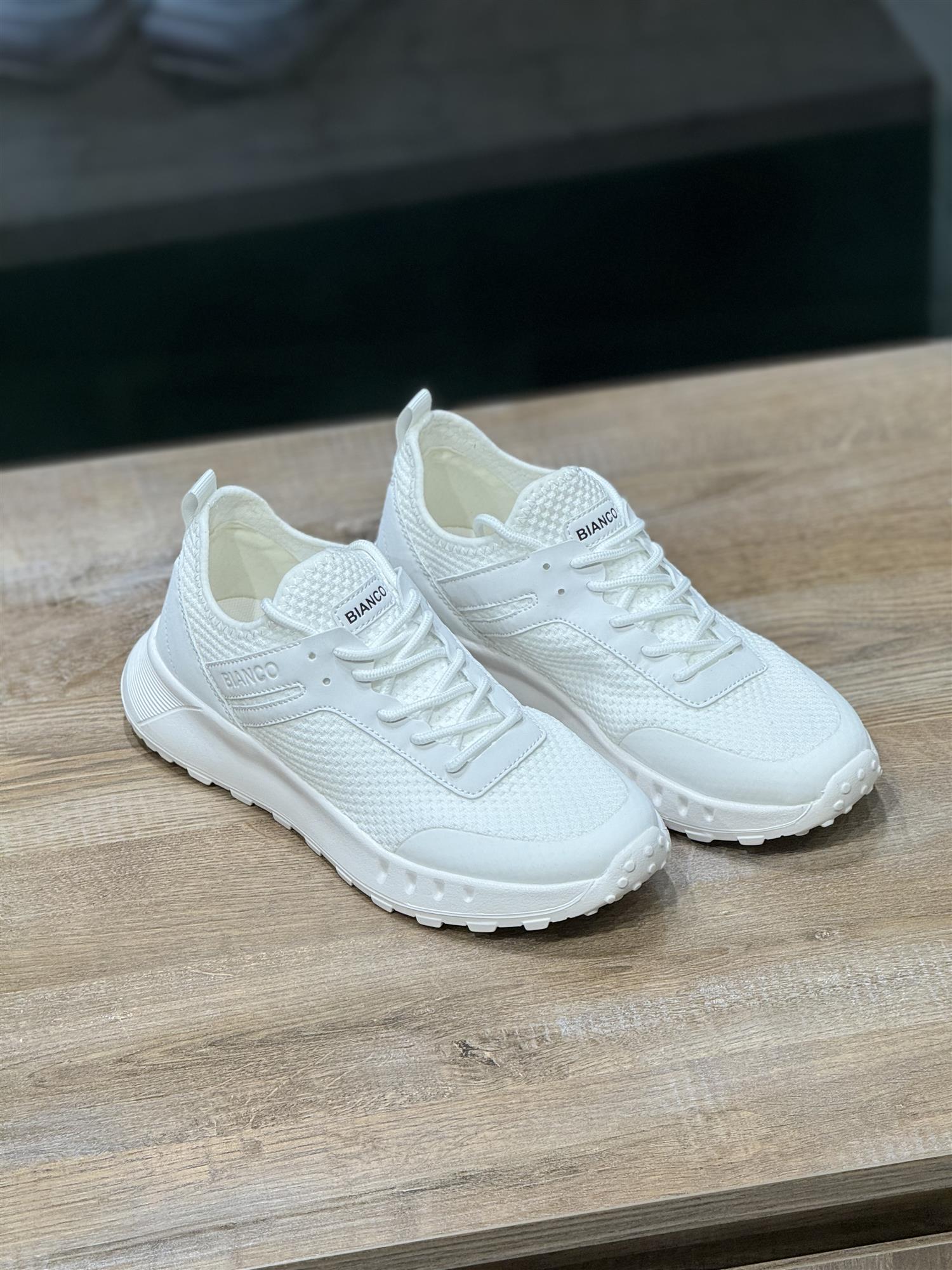 Lauren laceup sneaker flyknit