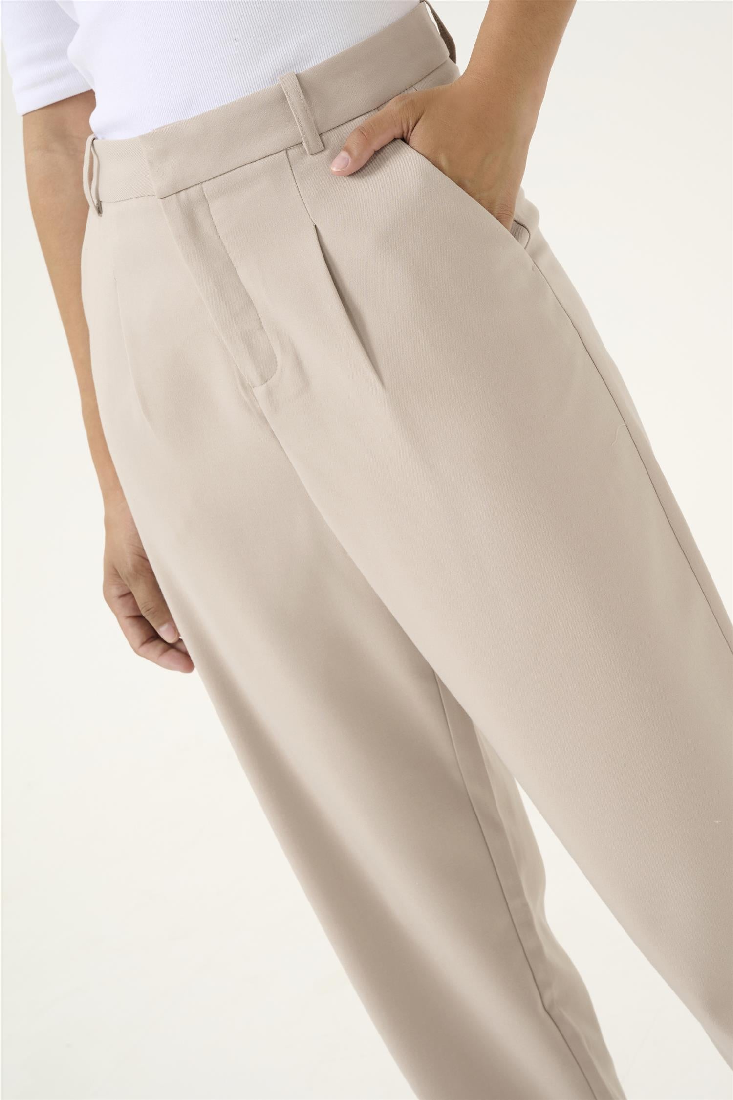 Merle pants suiting