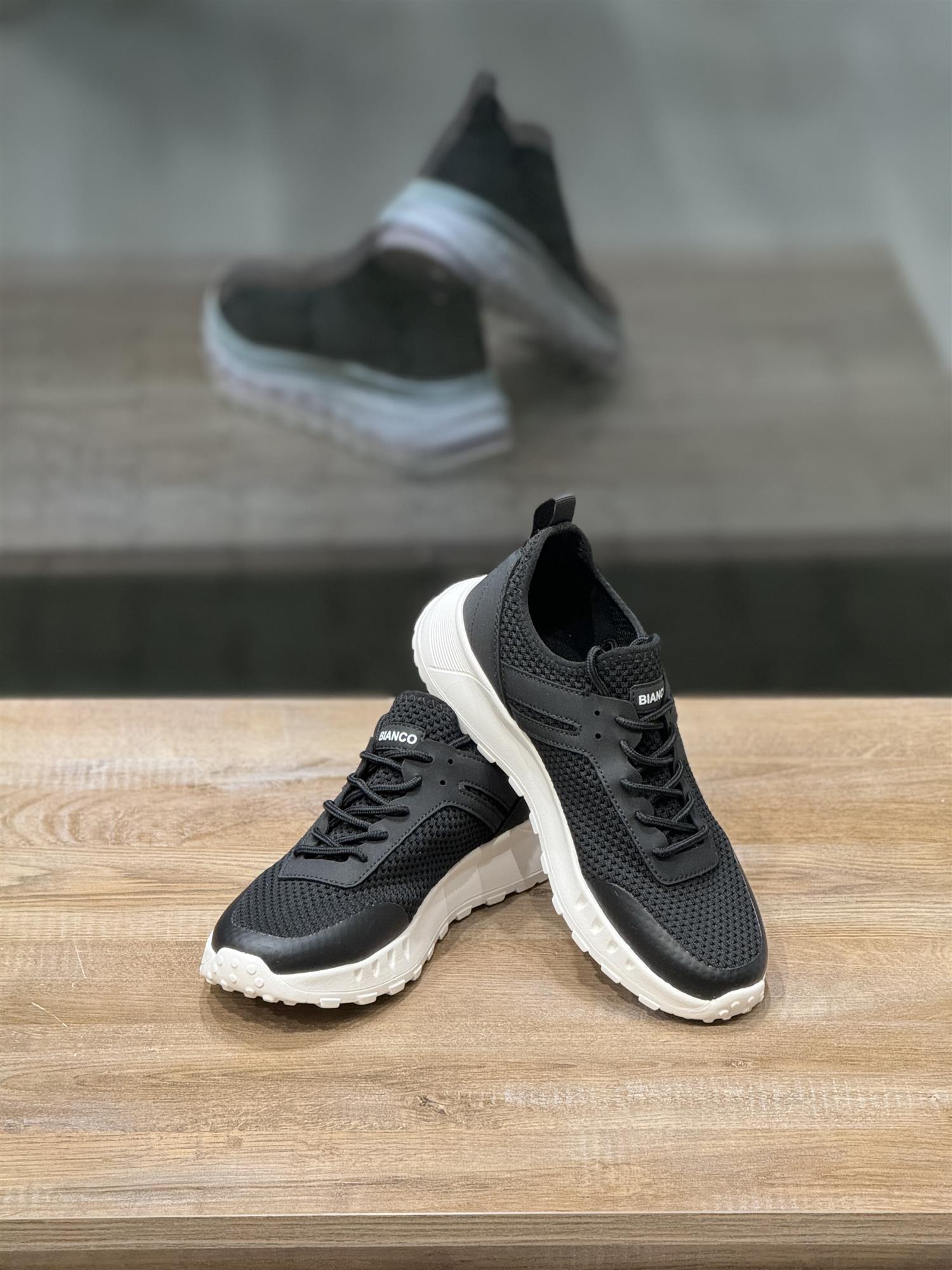 Lauren laceup sneaker flyknit