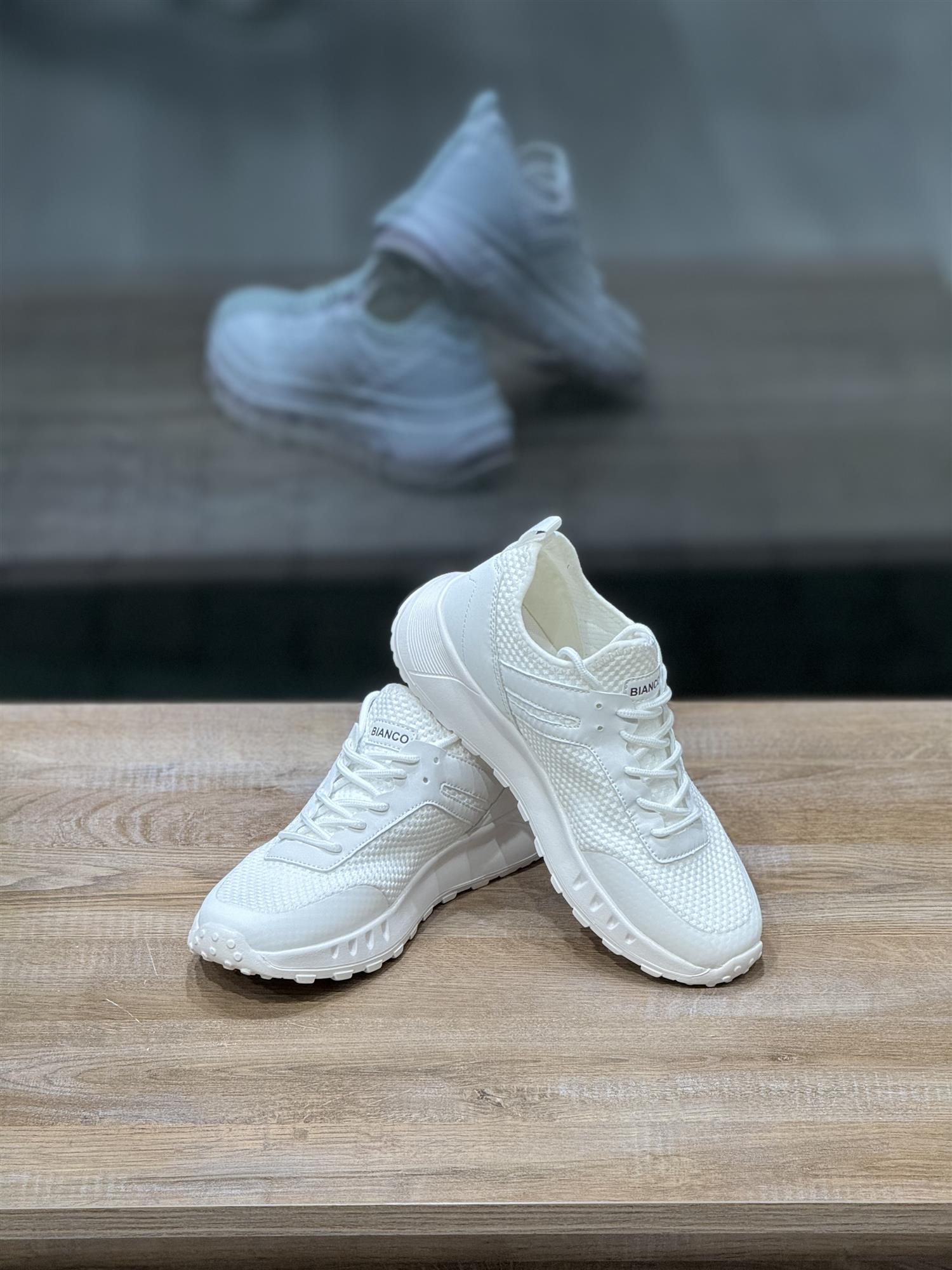 Lauren laceup sneaker flyknit