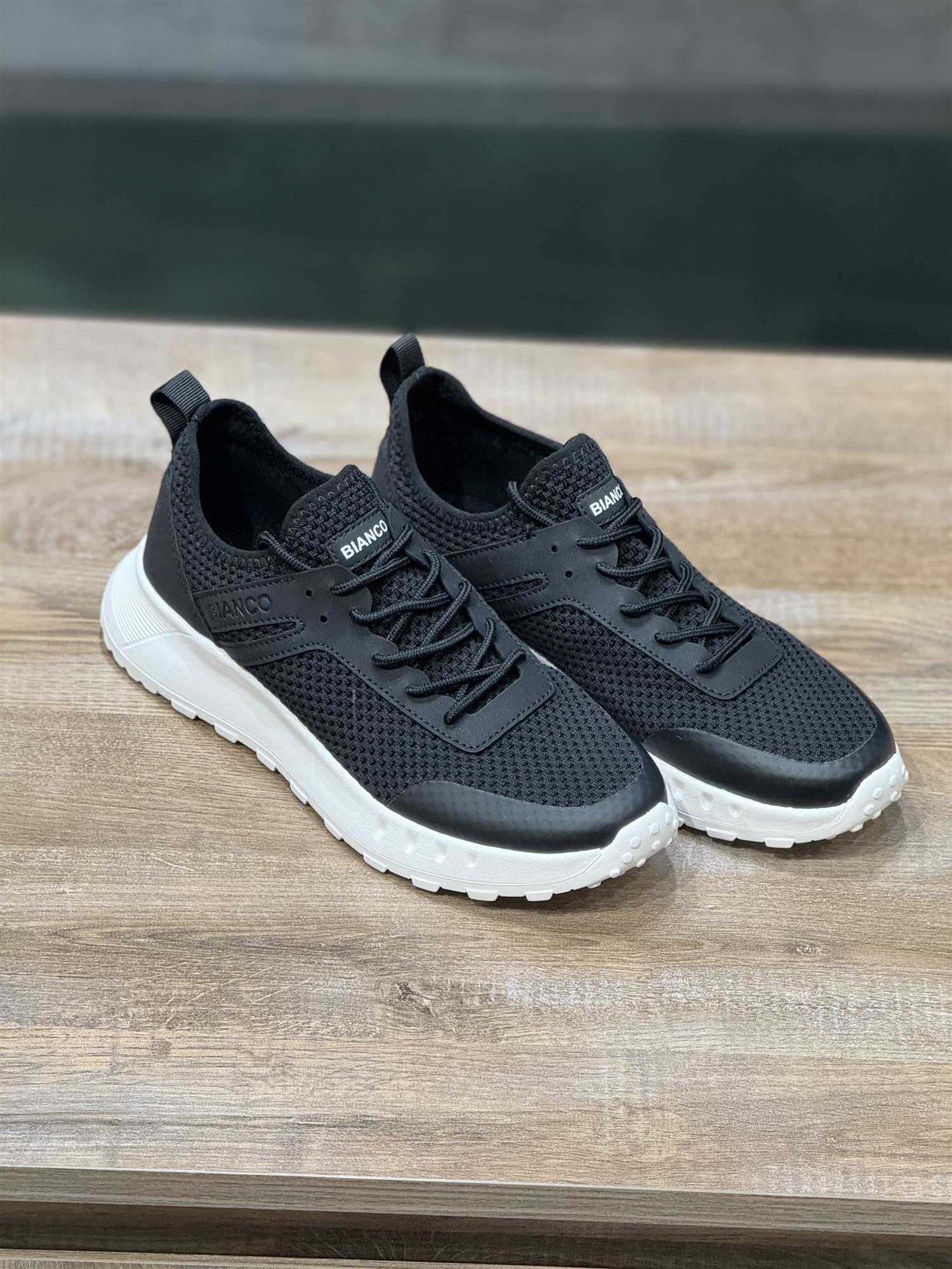 Lauren laceup sneaker flyknit